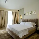 Orange Hotel *
