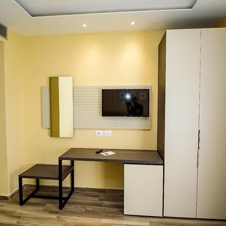 Orange Hotel *