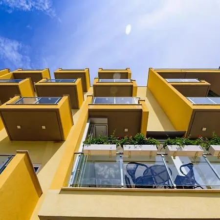 Orange *
